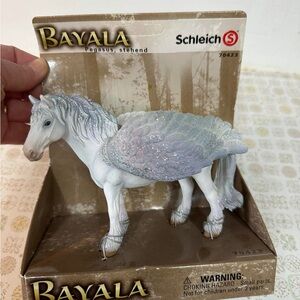 Bayala Pegasus Standing Figure - White and Gray